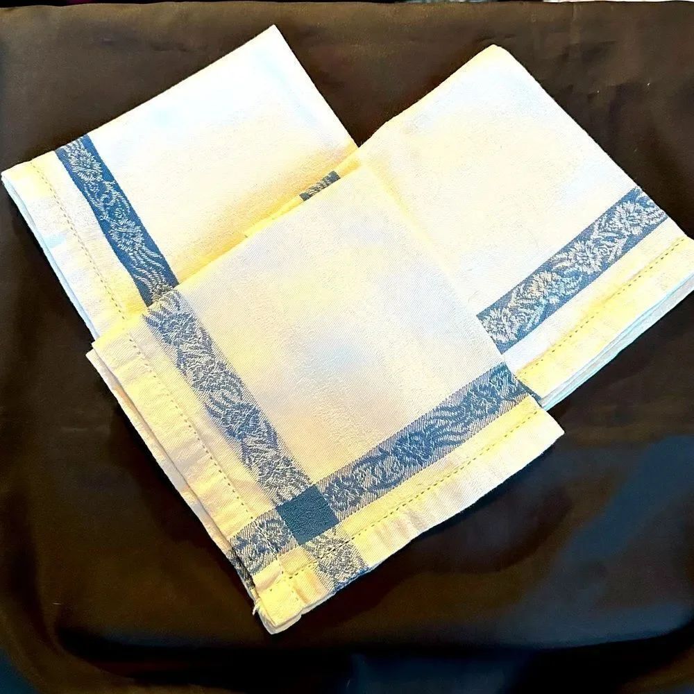Vintage 60s Blue and White Jacquard Dining Napkins set of 3.
